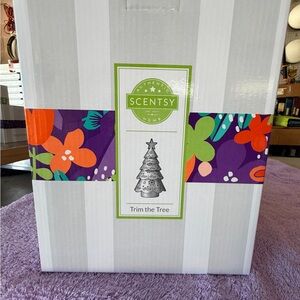 Scentsy Trim the Tree Warmer with Floral Accents
